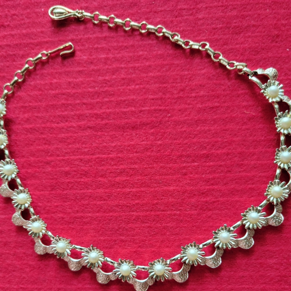 Vintage Coro gold tone pearl chocker necklace 16in